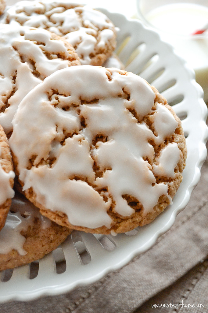 Iced Oatmeal Cookies
 Iced Oatmeal Cookies