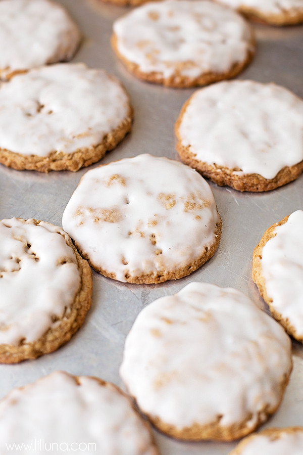 Iced Oatmeal Cookies
 Old Fashioned Iced Oatmeal Cookies