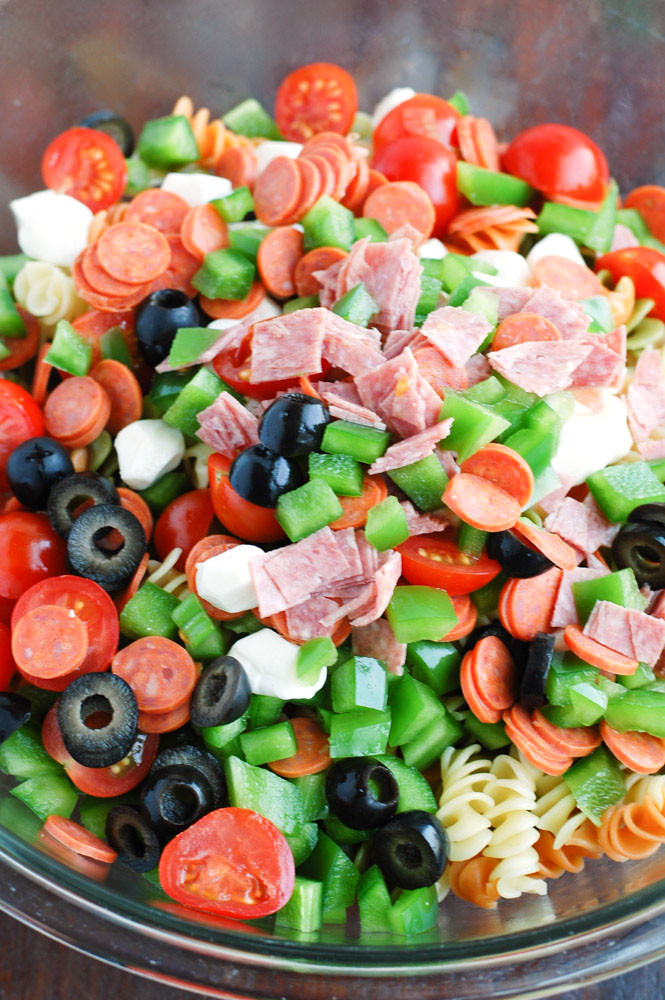 Italian Pasta Salad With Pepperoni
 Easy Italian Pasta Salad with Pepperoni Food Lovin Family