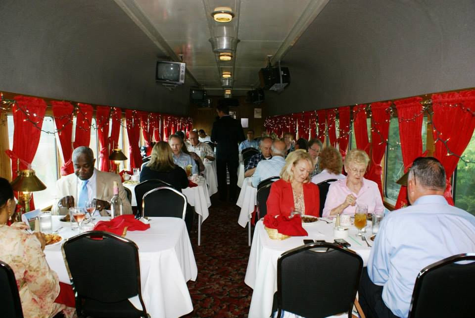 Kansas Belle Dinner Train
 Kansas Belle Dinner Train incorporates live theatre train