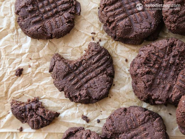 Keto Chocolate Cookies
 5 Ingre nt Keto Chocolate Cookies