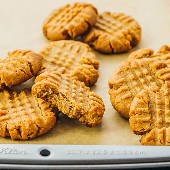 Keto Cookies Peanut Butter
 Keto Peanut Butter Cookies with Almond Flour or Coconut Flour