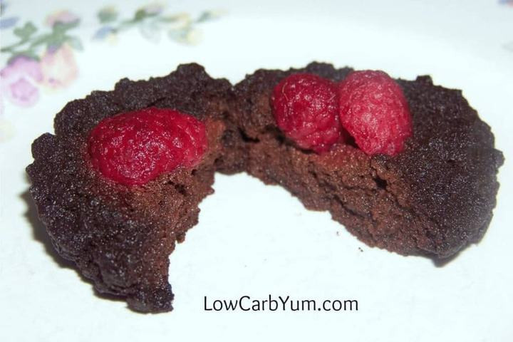 Keto Flourless Chocolate Cake
 Keto Mini Flourless Chocolate Cake with Raspberry