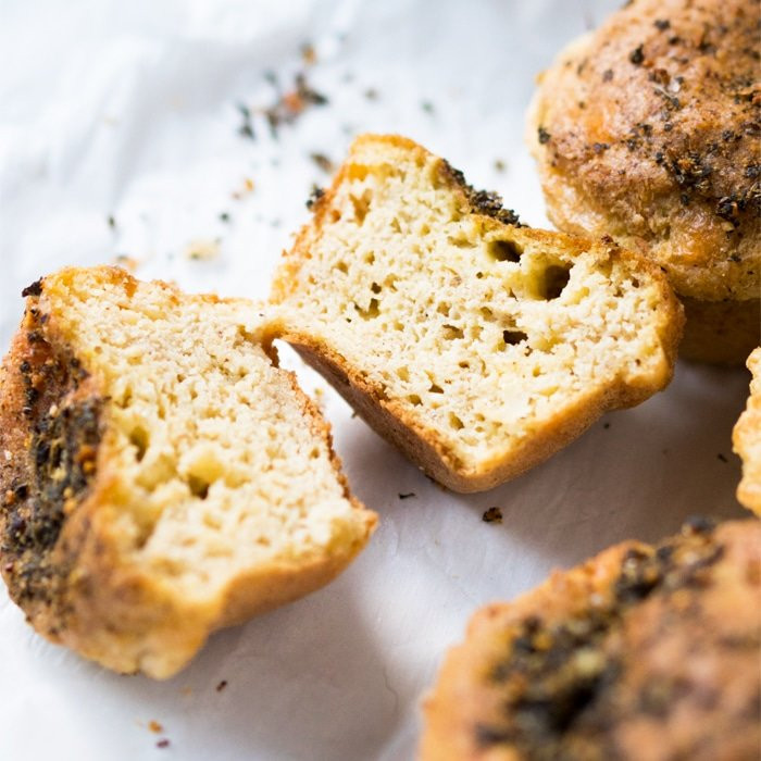 Keto Garlic Bread
 Suuuper Cheesy Keto Garlic Bread Muffins ? Easy Peasy