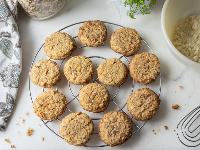 Keto Oatmeal Cookies
 Sugar Free "Oatmeal Cookies" Low Carb Keto