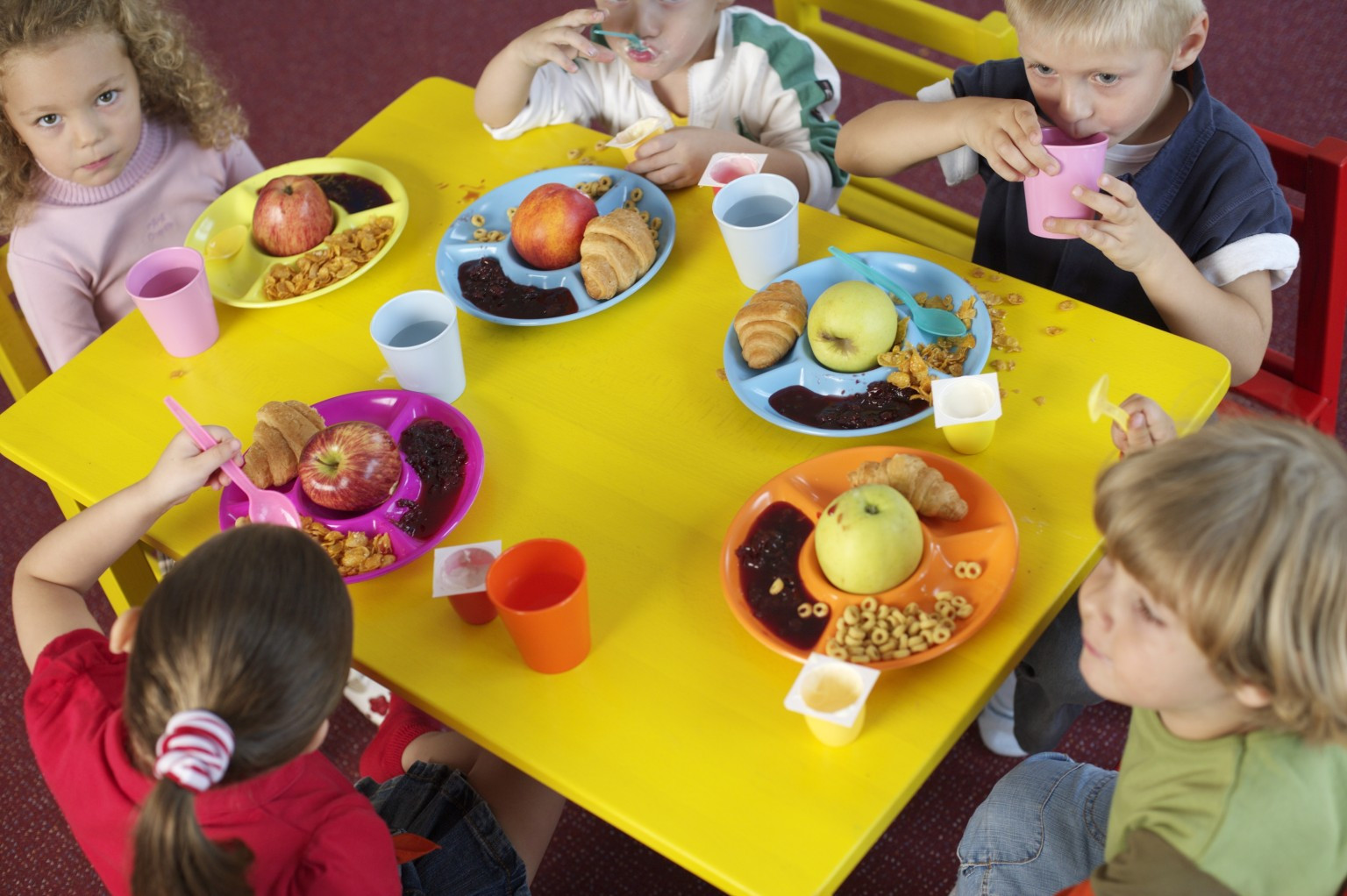 Kids Eating Breakfast
 Why You Should Support School Breakfast Even If Your Kid