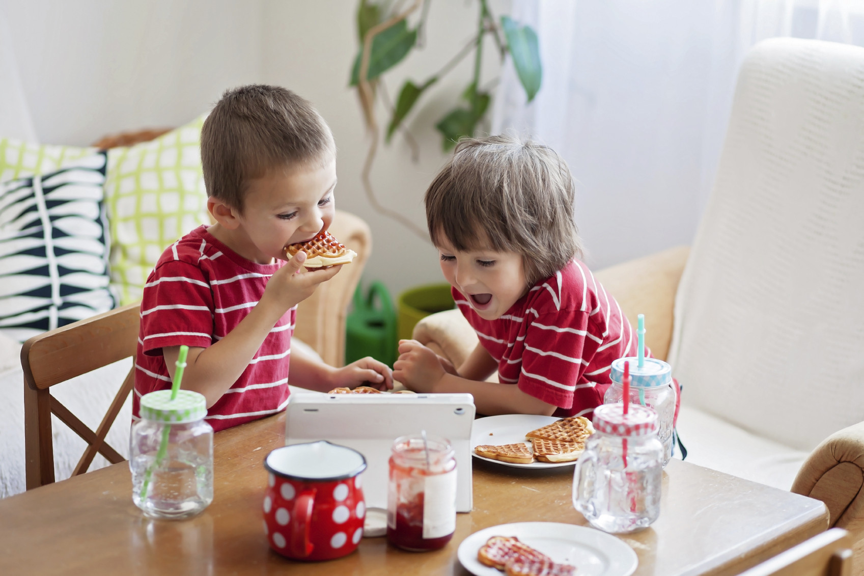 Kids Eating Breakfast
 Why Do Students Need To Eat Breakfast Before School