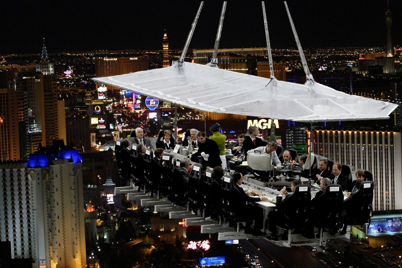 Las Vegas Dinner
 Dinner in the Sky restaurant to suspend Las Vegas diners