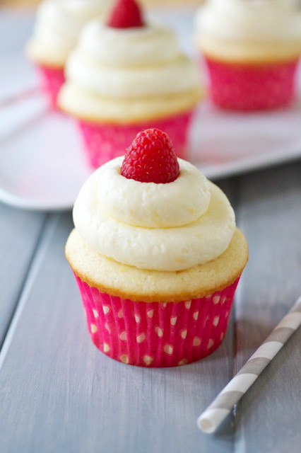 Lemon Raspberry Cupcakes
 Lemon Cupcakes with Fresh Raspberry Curd Filling