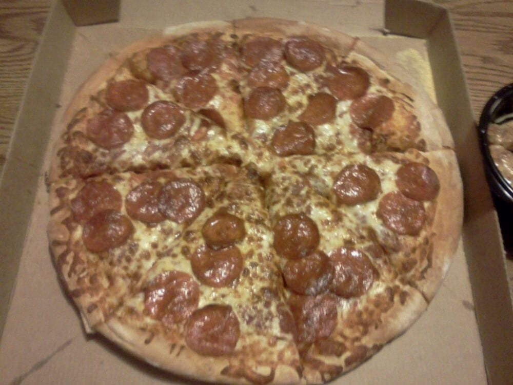Little Caesars Hot-N-Ready Pepperoni Pizza
 Hot n ready pepperoni pizza Yelp
