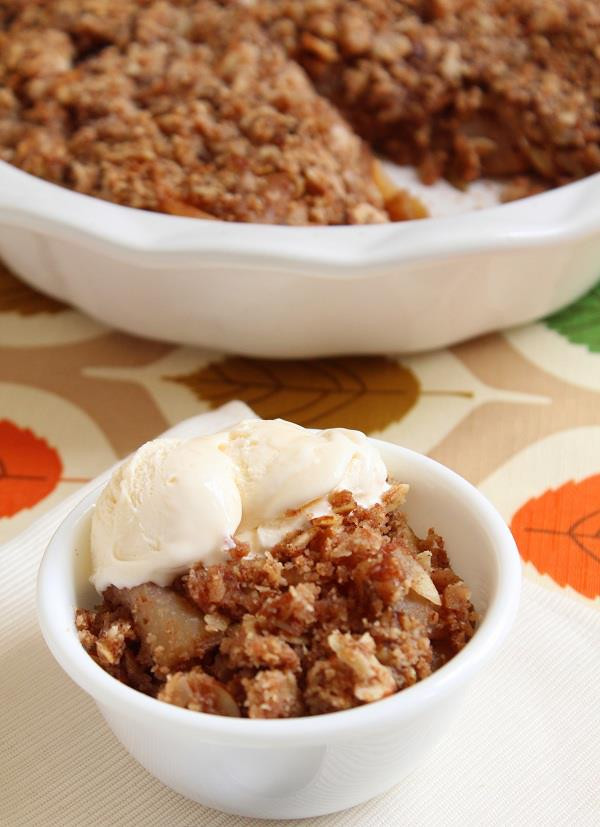 Low Carb Apple Dessert
 SPLENDID LOW CARBING BY JENNIFER ELOFF Low Carb "Apple" Crisp