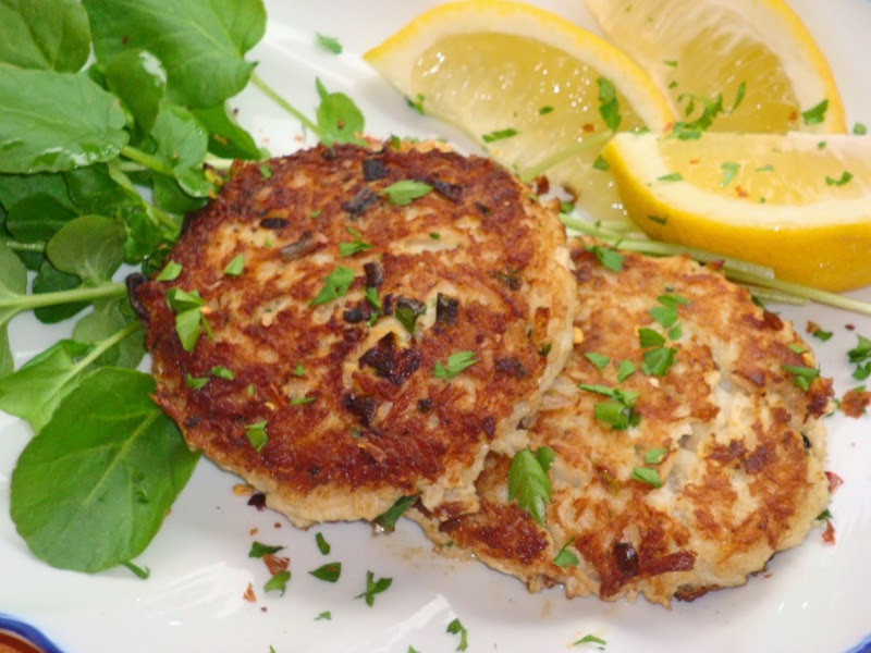 Low Carb Crab Cakes
 CRISPY FLOURLESS CRAB CAKES