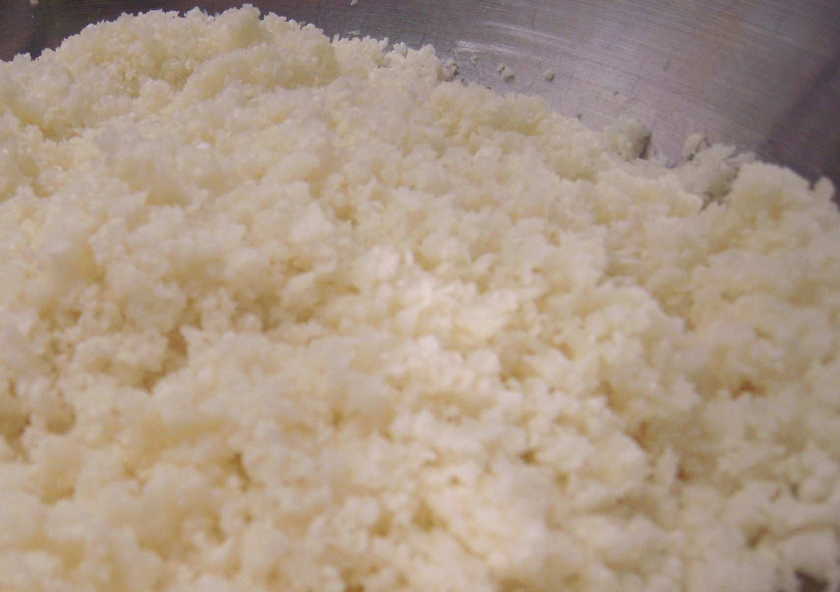 Making Cauliflower Rice
 How to make cauliflower "rice" Eclectic Domestic