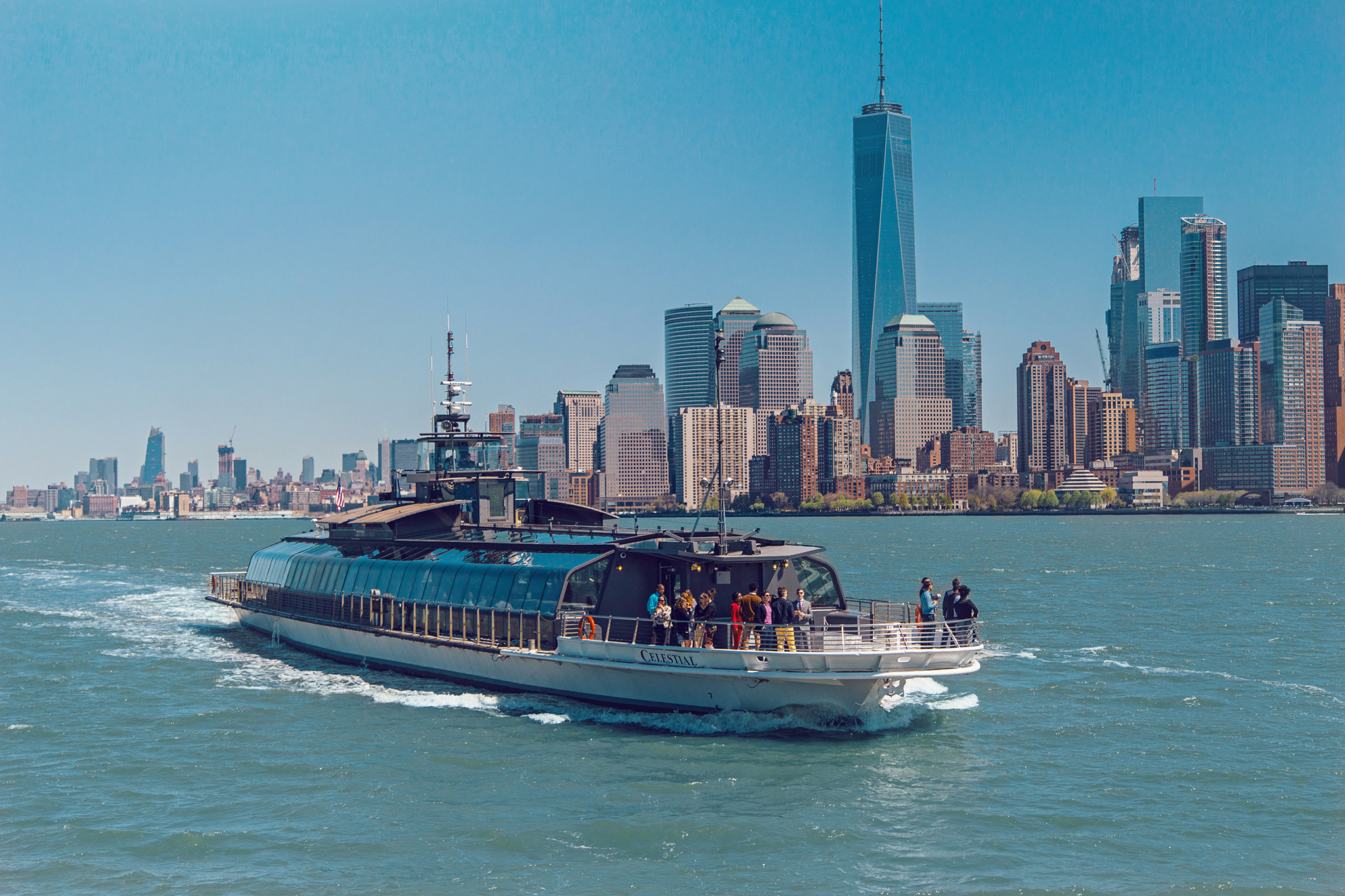 Manhatten Dinner Cruises
 7 Best Dinner Cruises in NYC for an Elegant Evening