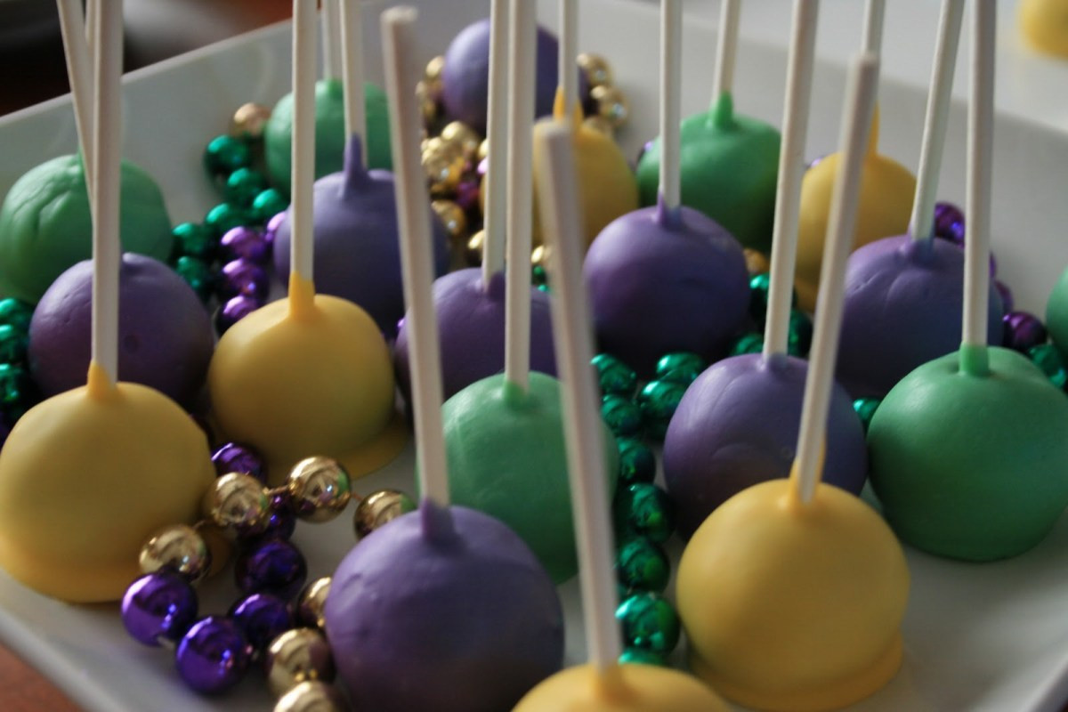 Mardi Gras Desserts
 Laissez Les Bon Temps Rouler Mardi Gras Cake Pops