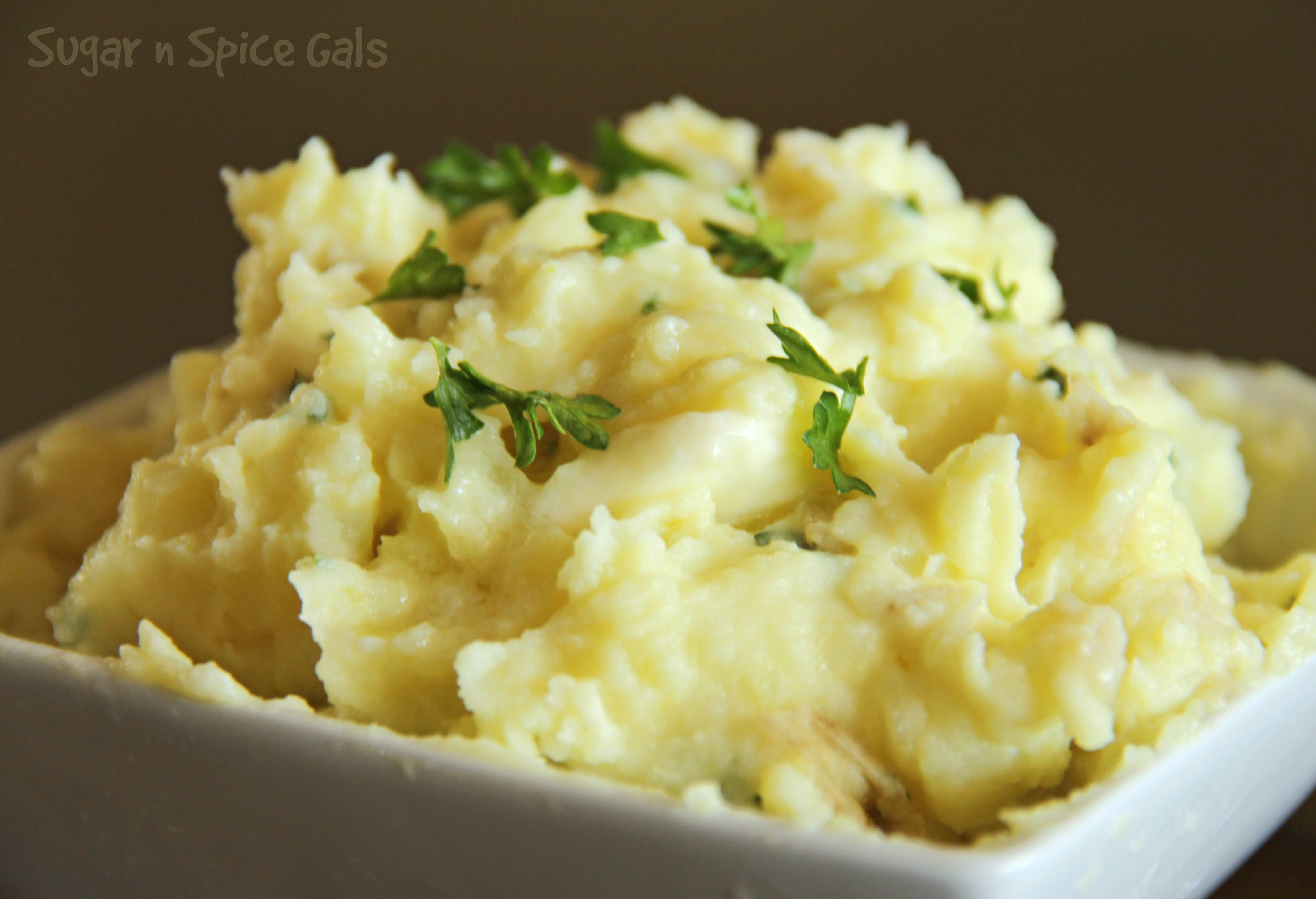 Mashed Potatoes With Sour Cream
 Garlic and Sour Cream Mashed Potatoes Sugar n Spice Gals