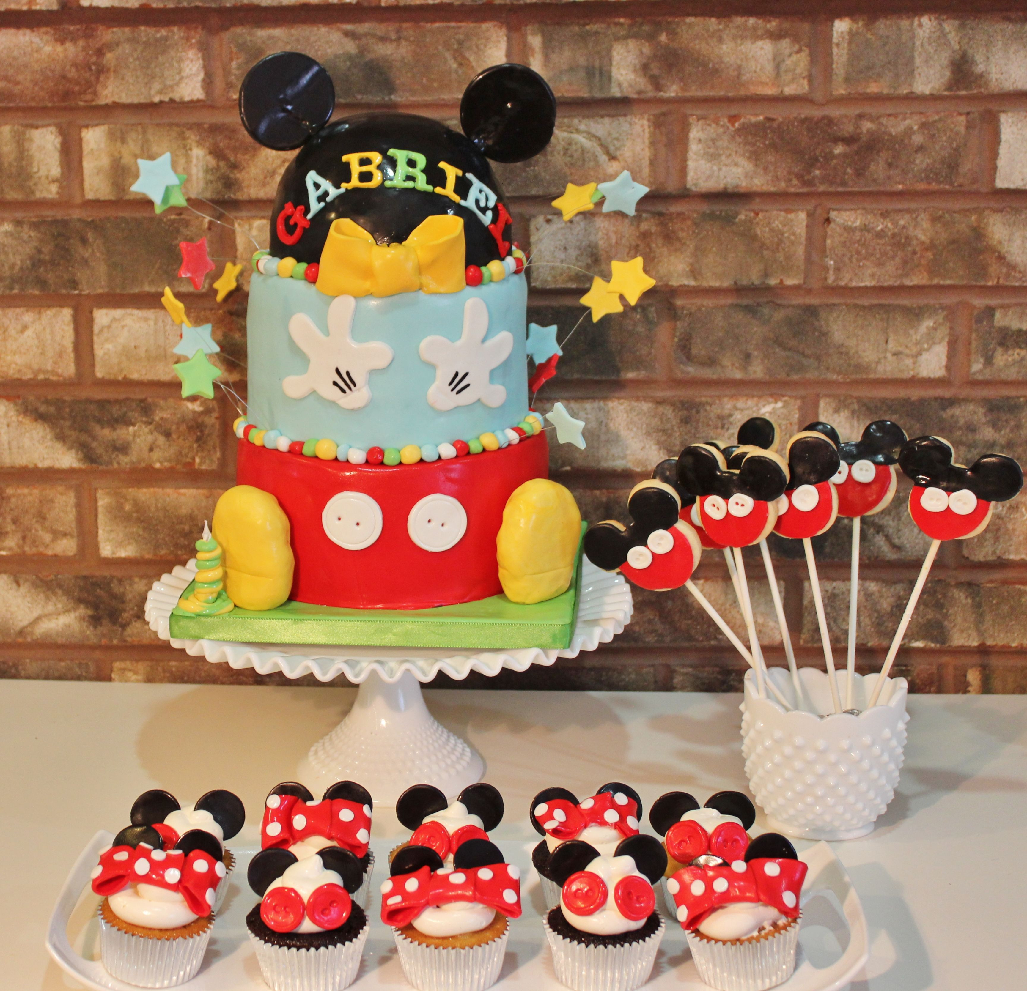 Mickey Mouse Dessert
 Mickey Mouse inspired dessert table
