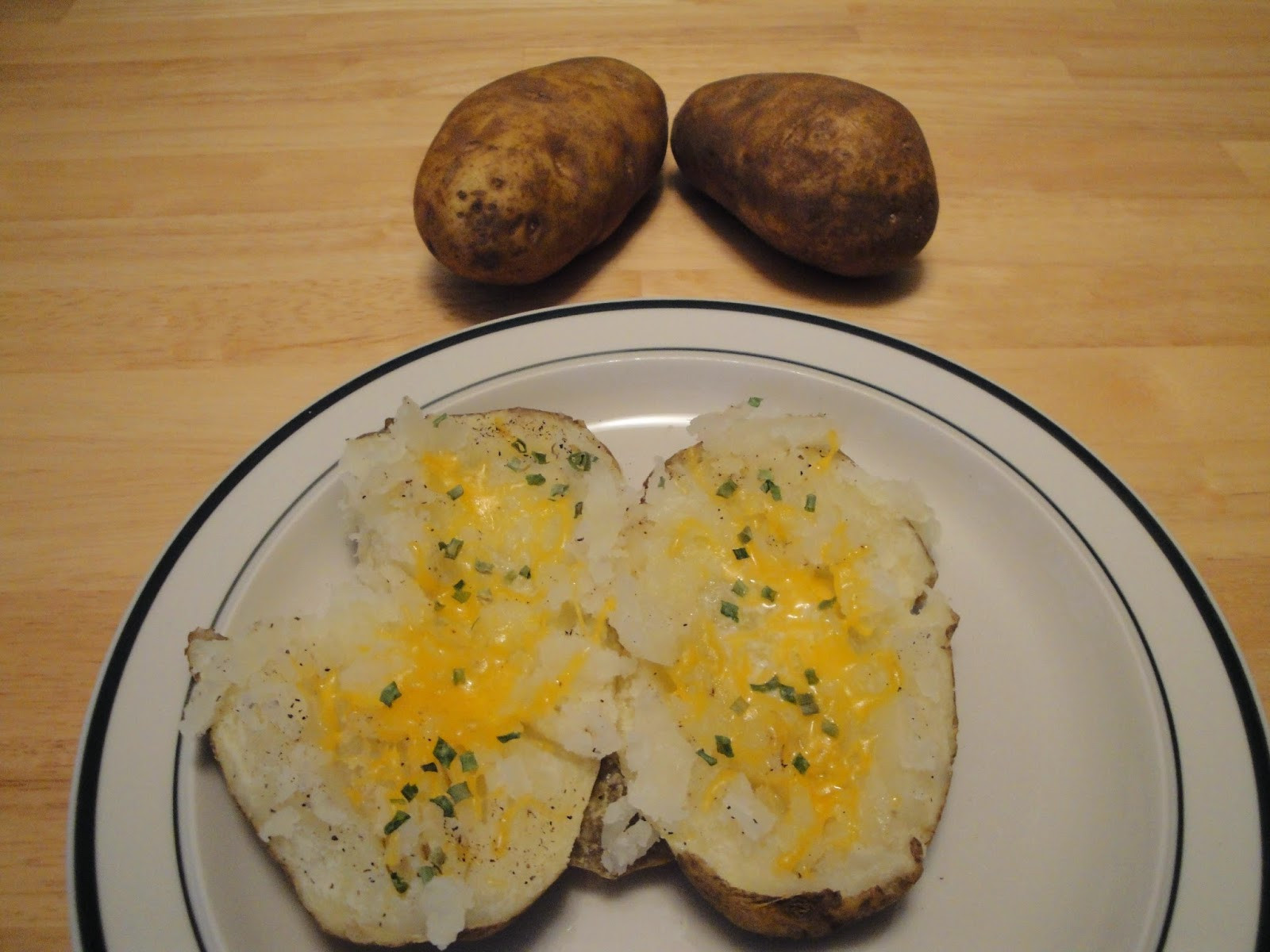 Microwaved Baked Potato
 Microwave "roasted" potato w Cook and Post
