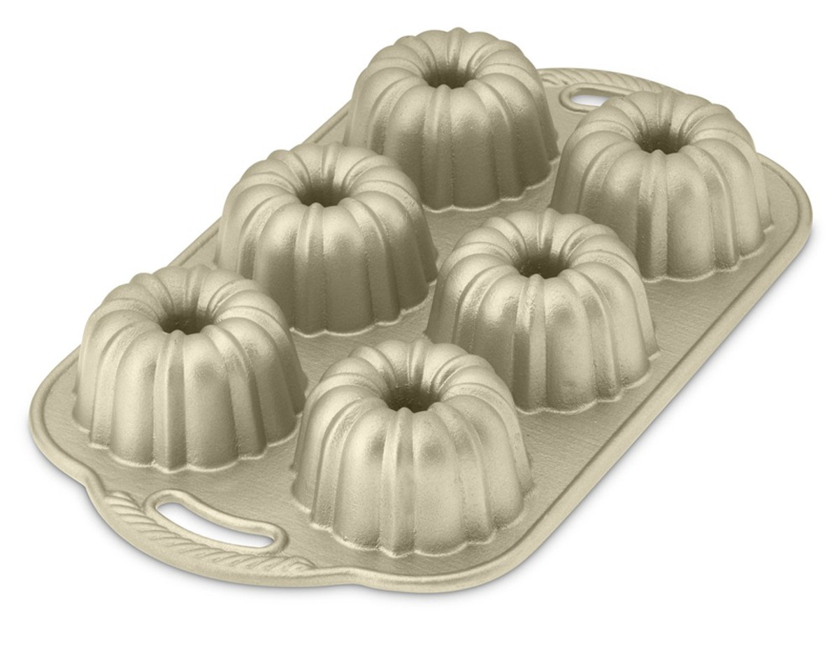 Mini Bundt Cake Pan
 Nordic Ware Mini Bundt Cake Pan