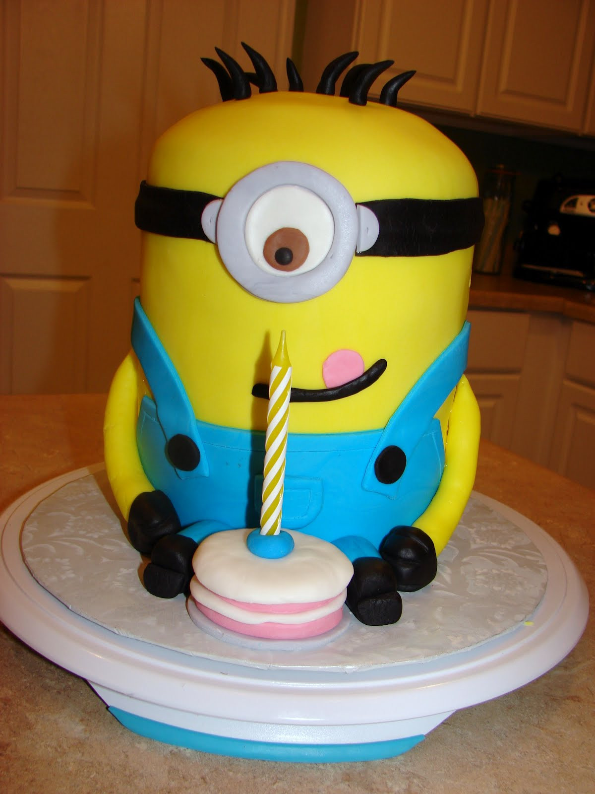 Minion Birthday Cake
 Ipsy Bipsy Bake Shop Minion Cake