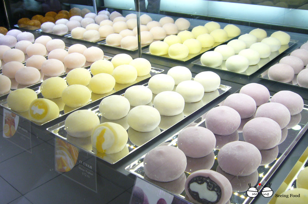 Mochi Japanese Dessert
 It’s like pearls Japanese dessert cake Mochi