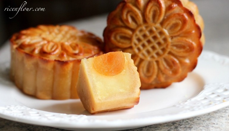 Moon Cake Recipe
 How to make traditional baked Mooncakes recipe Rice n