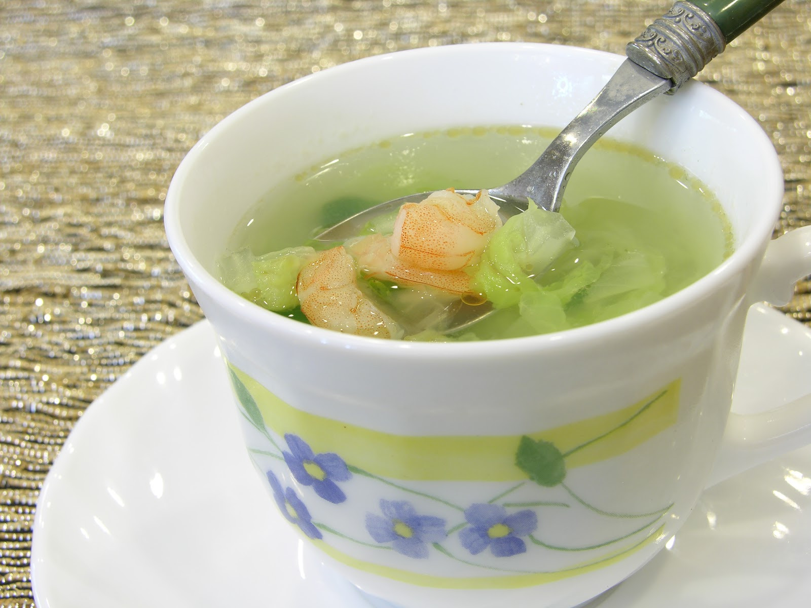 Napa Cabbage Soup
 Simple Napa Cabbage Soup with Shrimp in 15 Minutes 虾仁白菜汤