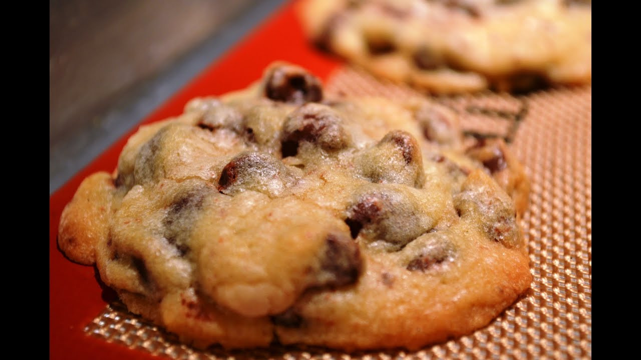 Nestle Toll House Chocolate Chip Cookies
 NESTLE TOLL HOUSE Chocolate Chip Cookies