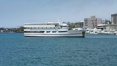 Newport Dinner Cruise
 Starlight Dinner Cruise from Newport Beach Orange County