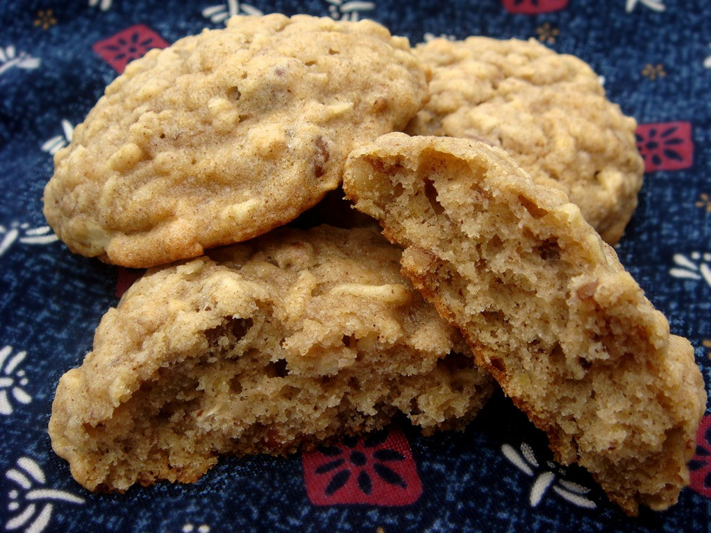 Oatmeal Apple Cookies
 Twelve Days of Christmas Cookies Oatmeal Apple Cookies