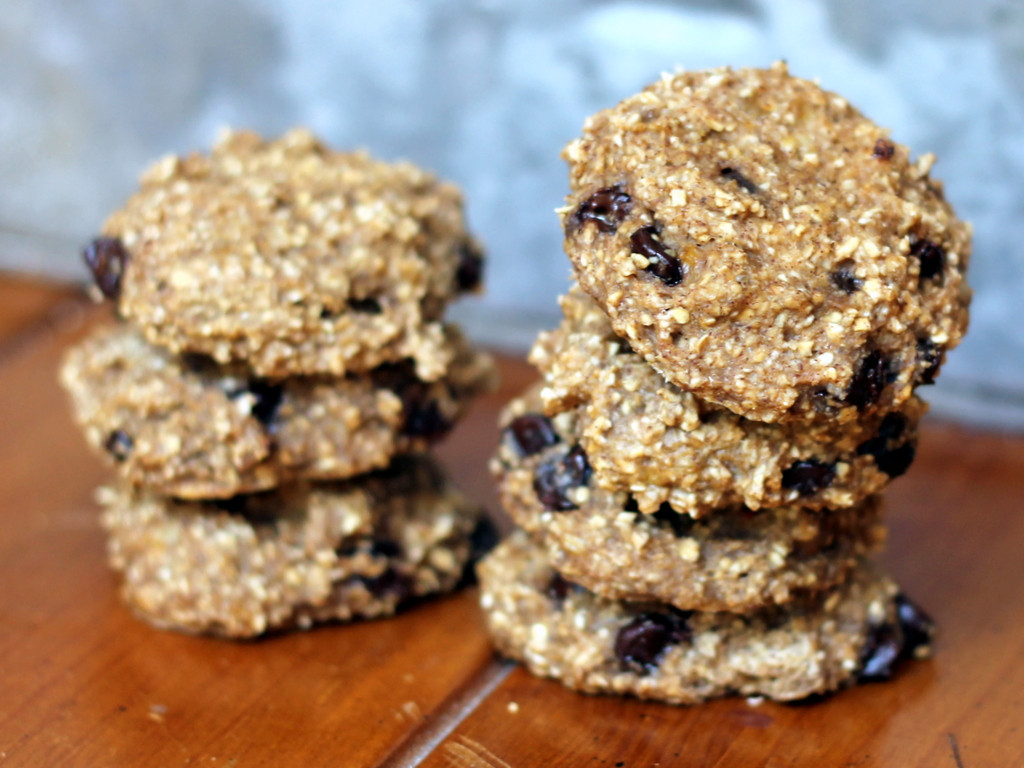 Oatmeal Banana Cookies
 Two Ingre nt Banana Oatmeal Cookies