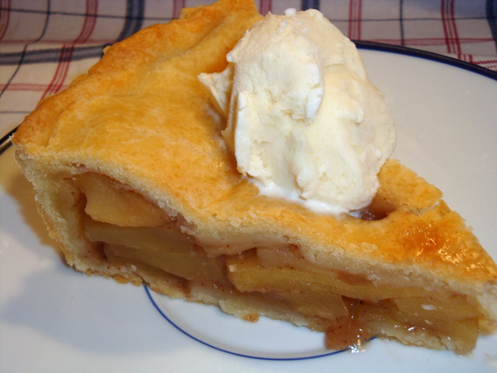 Old Fashioned Apple Pie
 Yummy by Emmy Old Fashioned Apple Pie