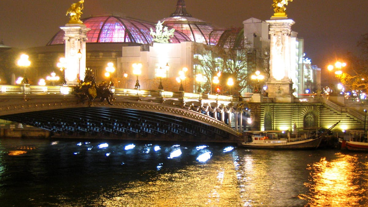 Paris Dinner Cruise
 Find the Best Paris Dinner Cruises Information Tips