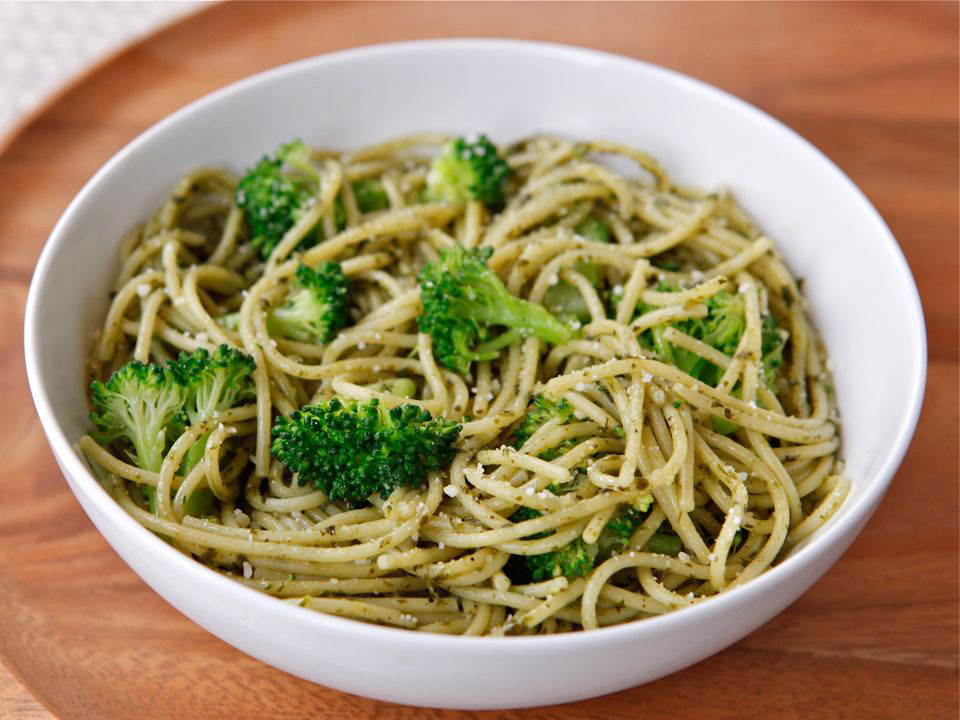 Pasta With Broccoli
 Olive Me & Co’s Easy Garlic Broccoli Pasta