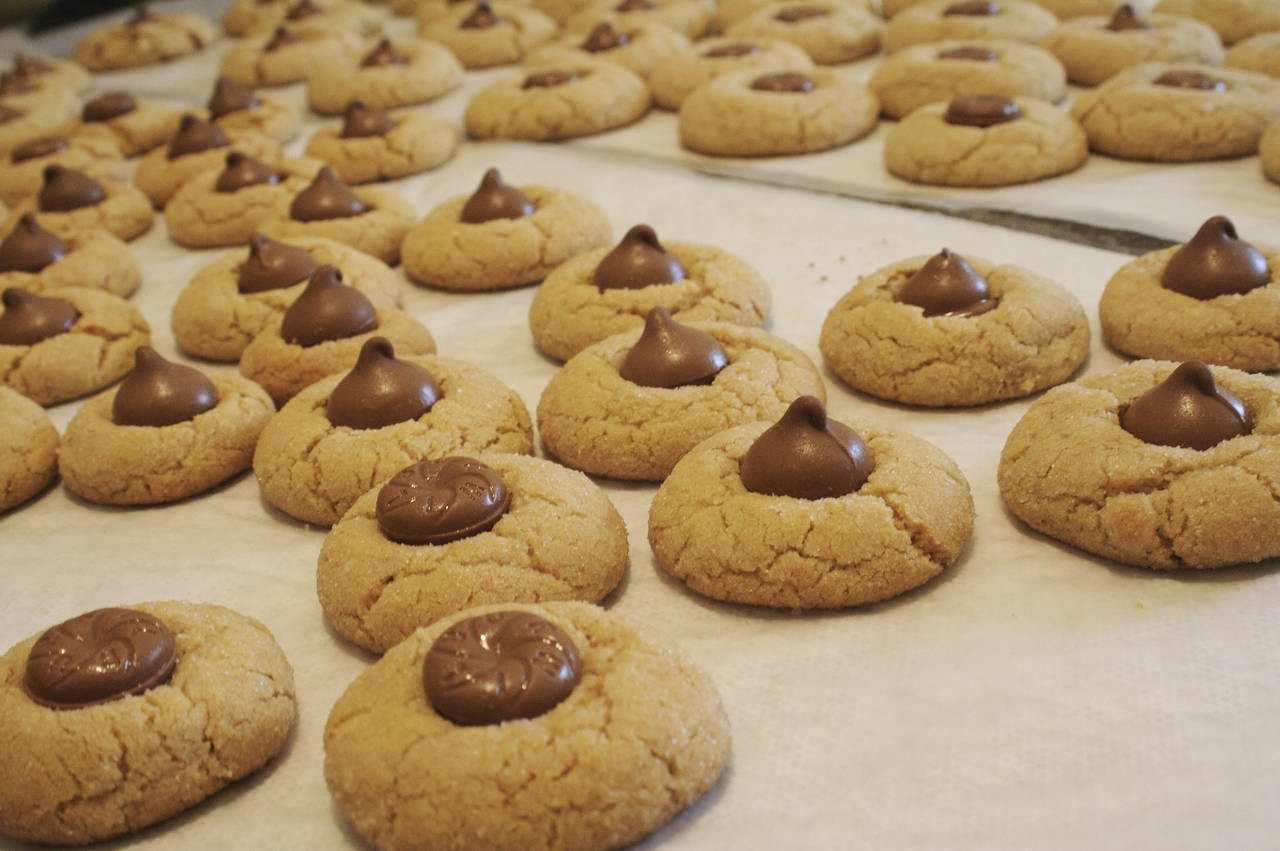 Peanut Butter Cookies With Hershey Kiss
 Recipe for Hershey Kiss Peanut Butter Cookies