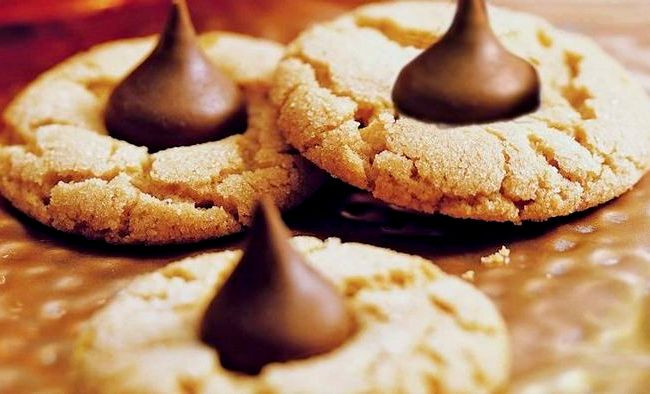 Peanut Butter Cookies With Kisses
 Peanut butter chocolate kiss cookies recipe