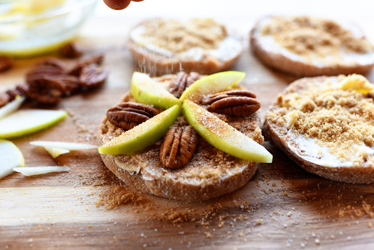 Pecan Pie Pioneer Woman
 Apple Pecan Mini Pies