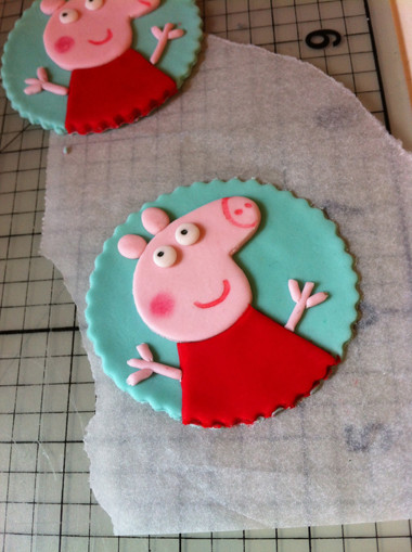 Peppa Pig Cupcakes
 How to make Peppa Pig Cupcake Toppers or Cookies from