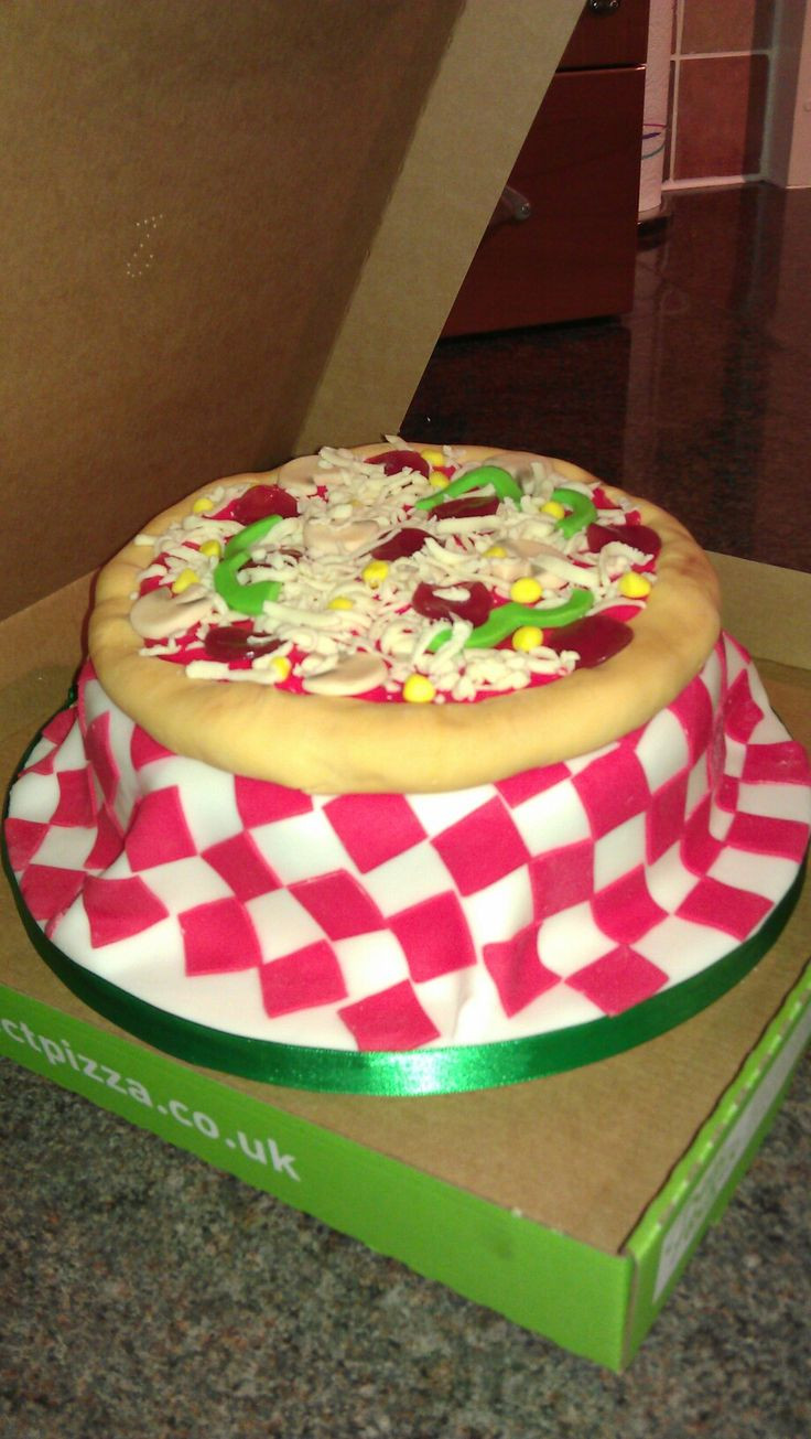 Pizza Birthday Cake
 15 best images about Pizza fondant cake ideas on Pinterest