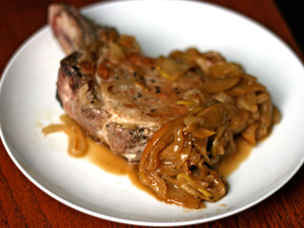 Pork Chops And Apples Recipe
 pork chops with apple sauce and onions