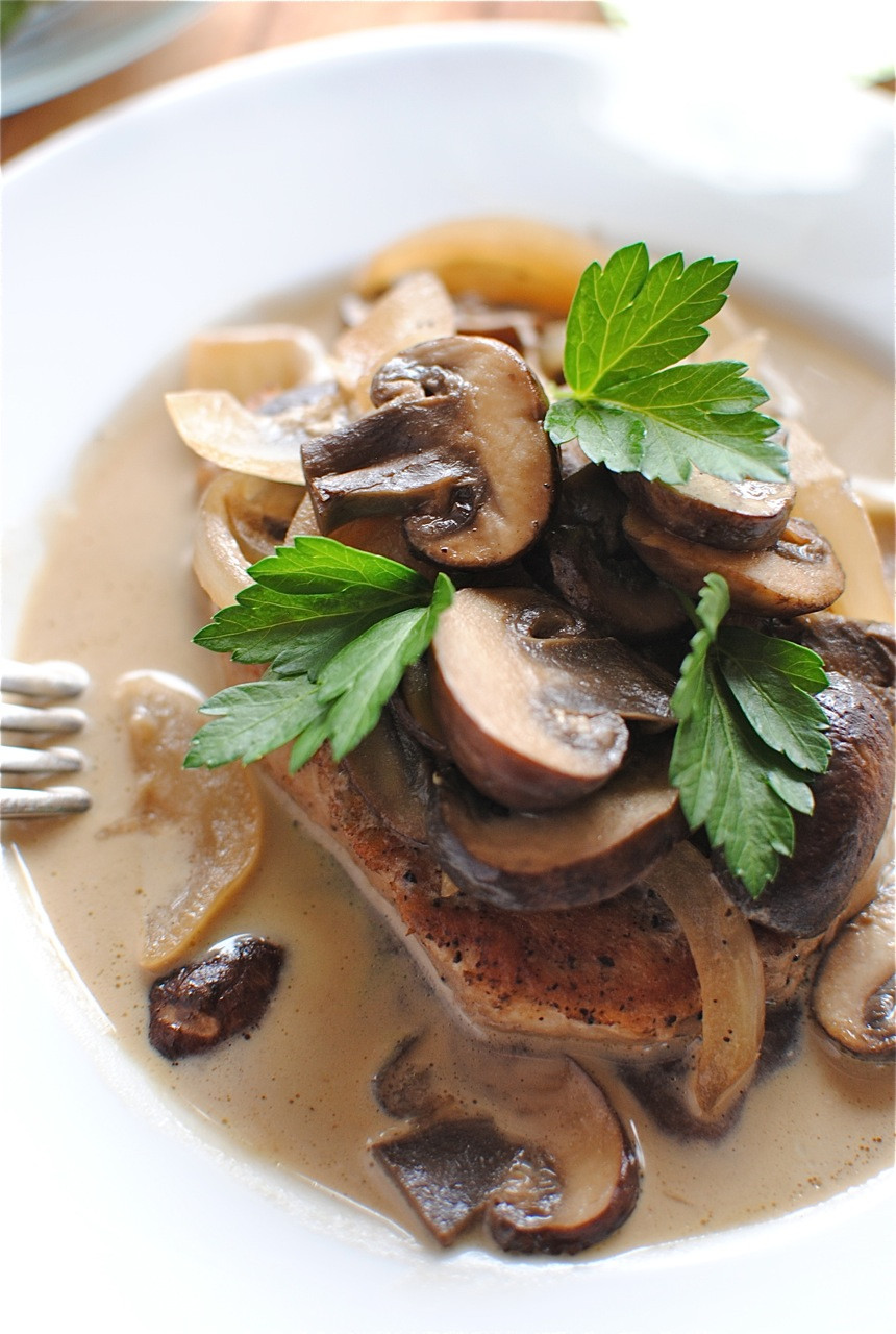 Pork Chops And Mushrooms
 Pork Chops and Mushrooms in a White Wine Sauce