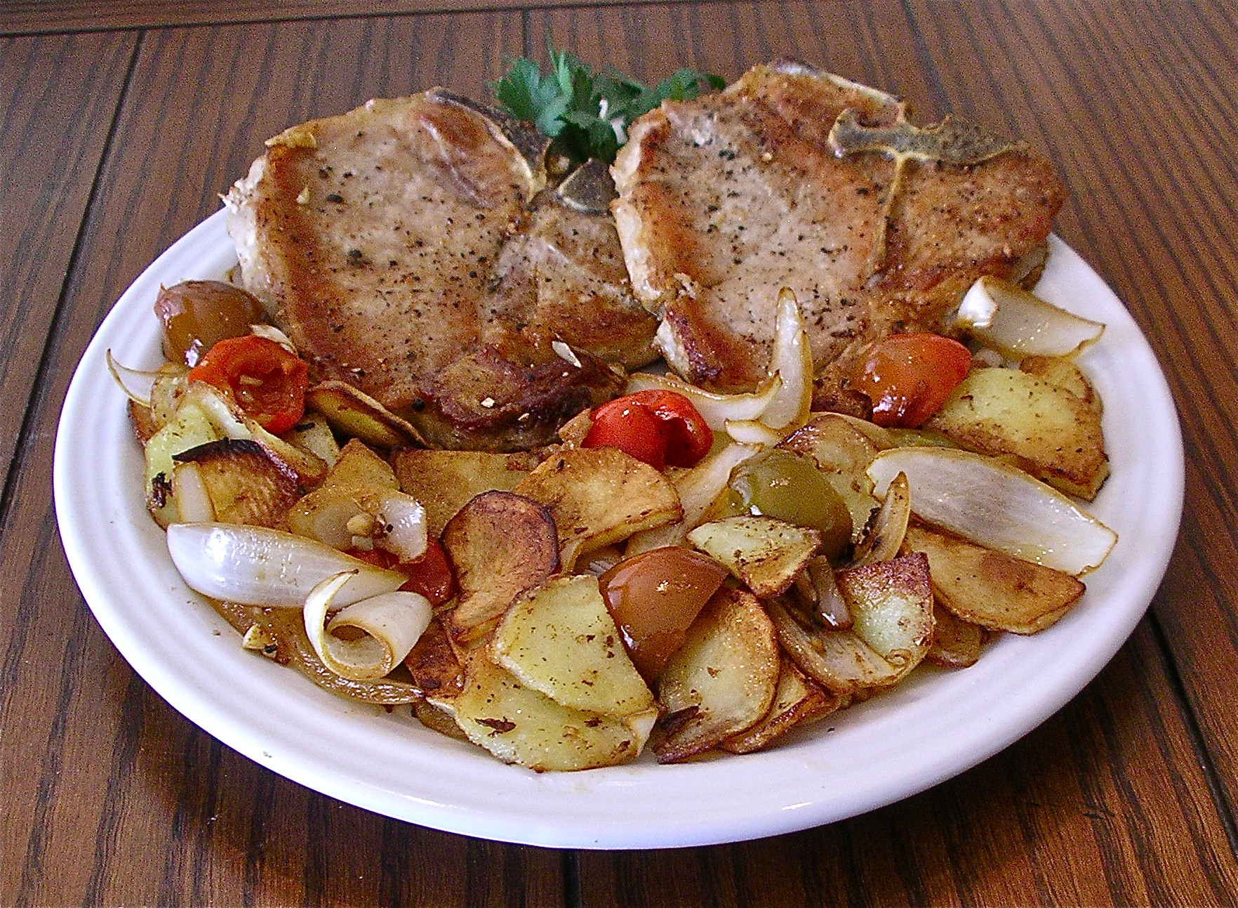 Pork Chops And Potatoes
 Friday Recipe e Pan Pork Chops with Potatoes and Sweet
