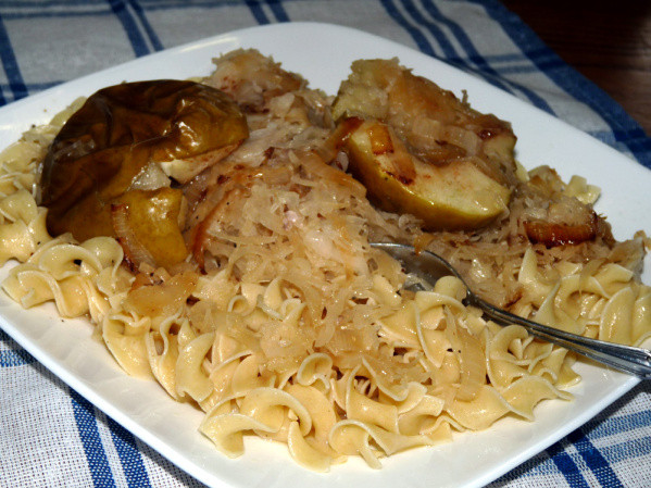 Pork Chops And Sauerkraut
 Baked Pork Chops with Sauerkraut and Apples