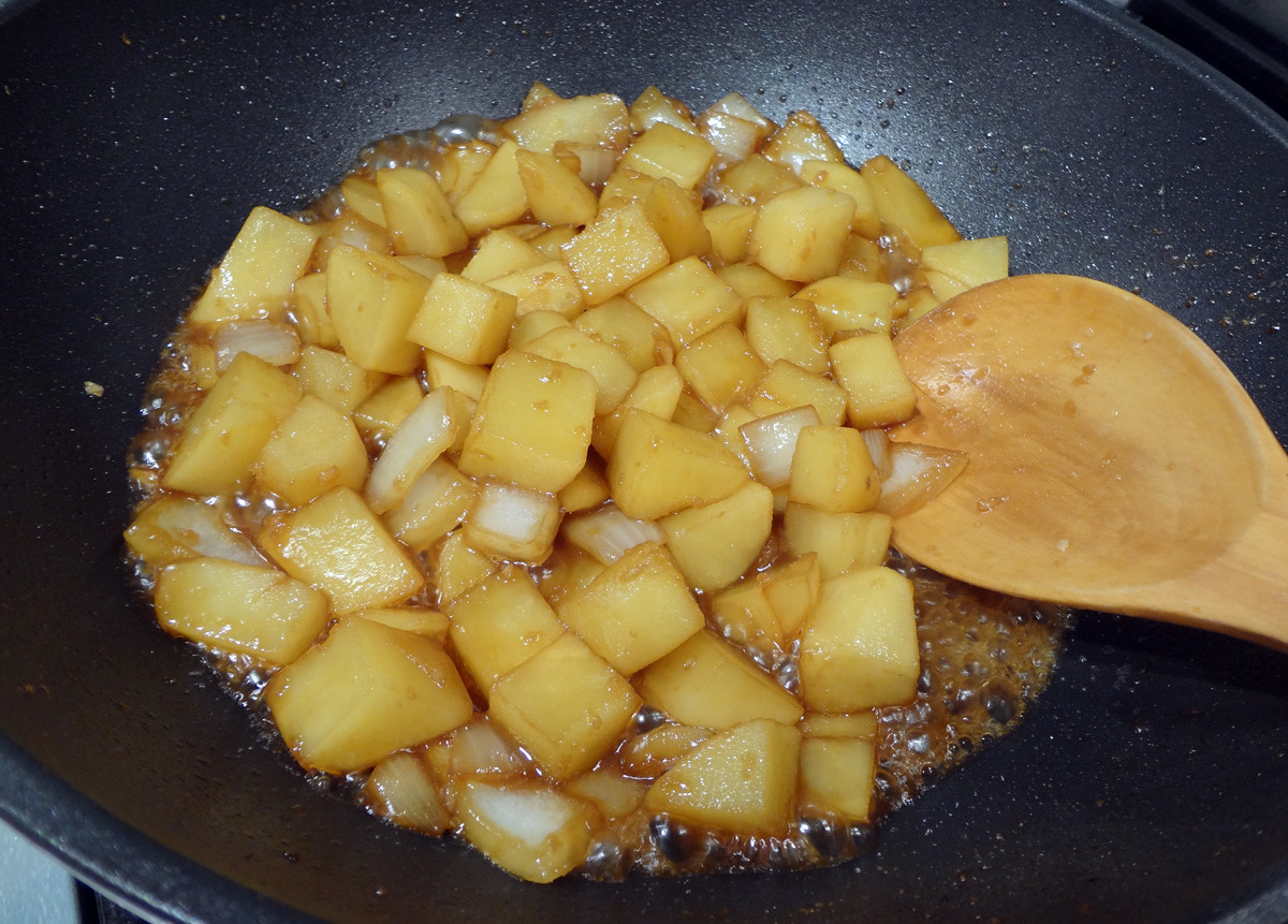 Potato Side Dishes
 Potato & soy sauce side dish Gamjajorim recipe
