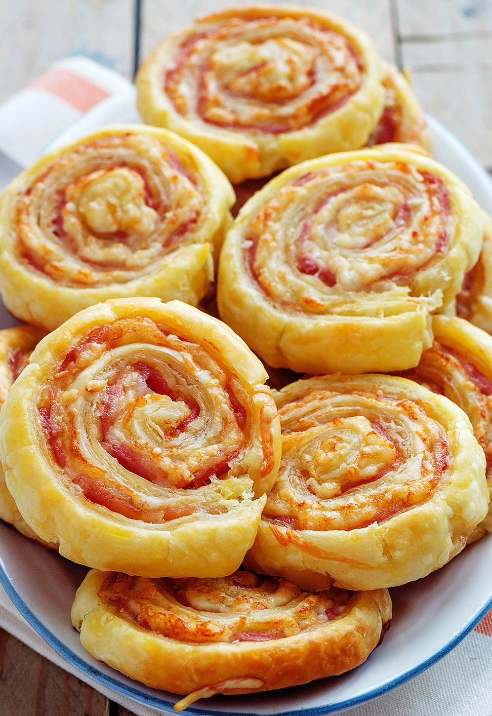 Puff Pastry Appetizers With Cream Cheese
 Bacon Puff Pinwheels Recipe — Eatwell101