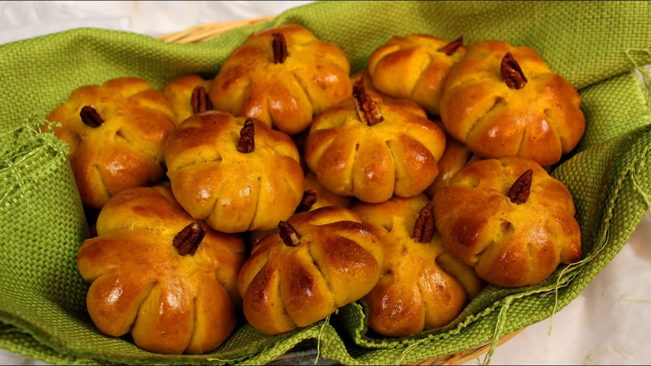 Pumpkin Dinner Recipe
 How to Make Pumpkin Dinner Rolls