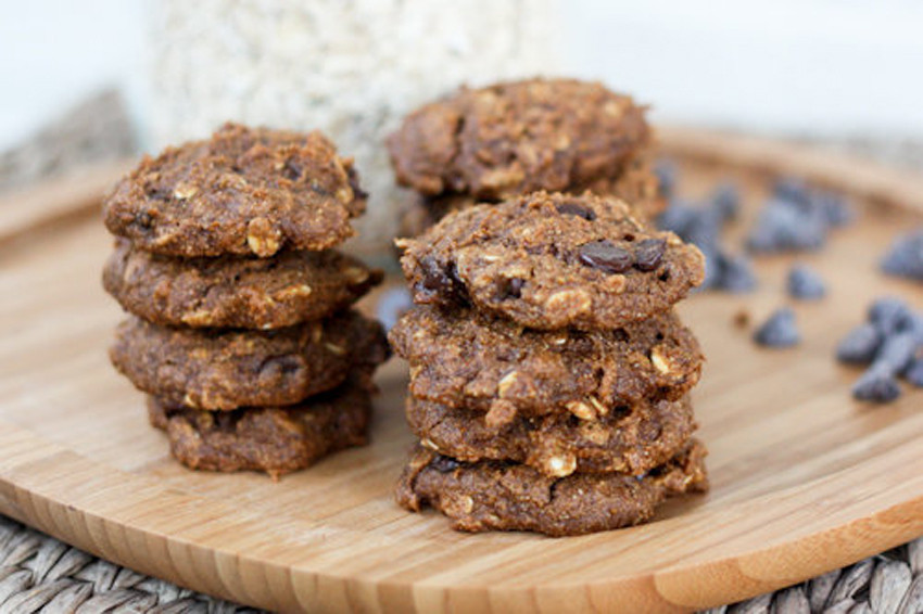 Pumpkin Oatmeal Chocolate Chip Cookies
 11 Healthy Pumpkin Recipes Just In Time For Halloween Treats