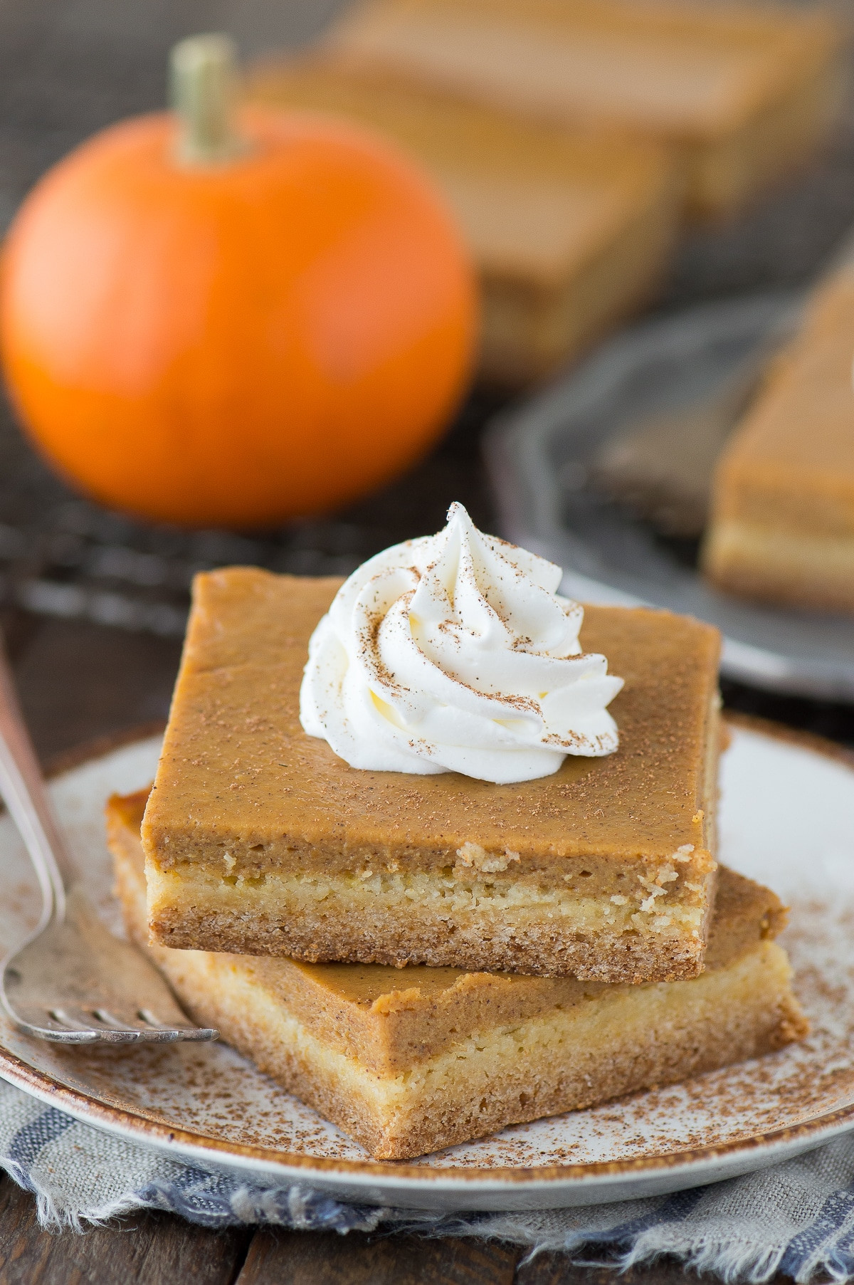 Pumpkin Pie Bars
 Easy Pumpkin Pie Bars