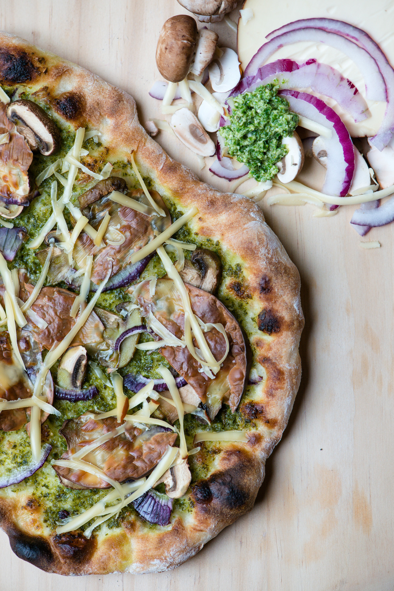 Red Onion Pizza
 Pesto Mushroom Red ion & Smoked Gouda Pizza