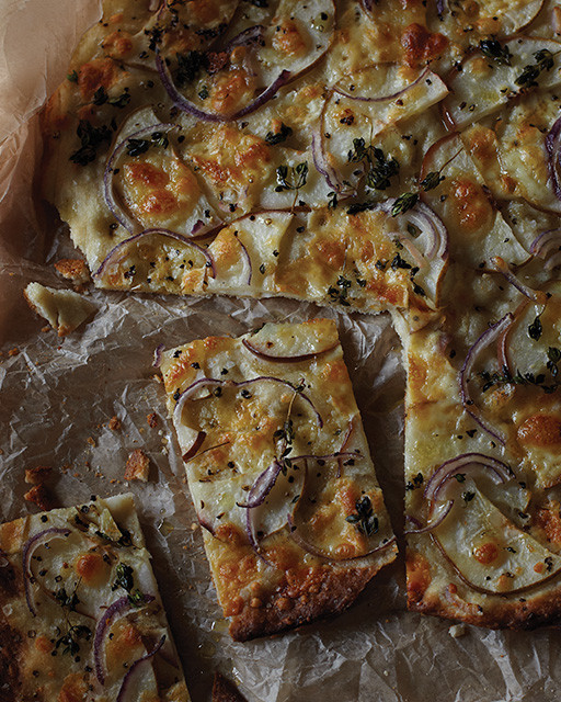 Red Onion Pizza
 Pear Manchego & Red ion Pizza
